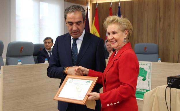 NOMBRAMIENTO DE DOÑA VIOLANTE MUJER RURAL HONORARIA DE AFAMMER