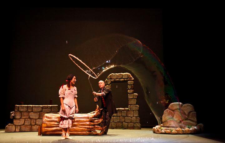 TEATRO FAMILIAR EN ROA
